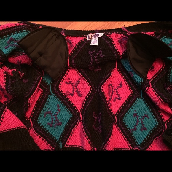 Vintage Over-Sized Argyle Pattern Cardigan Sweater - Picture 8 of 8